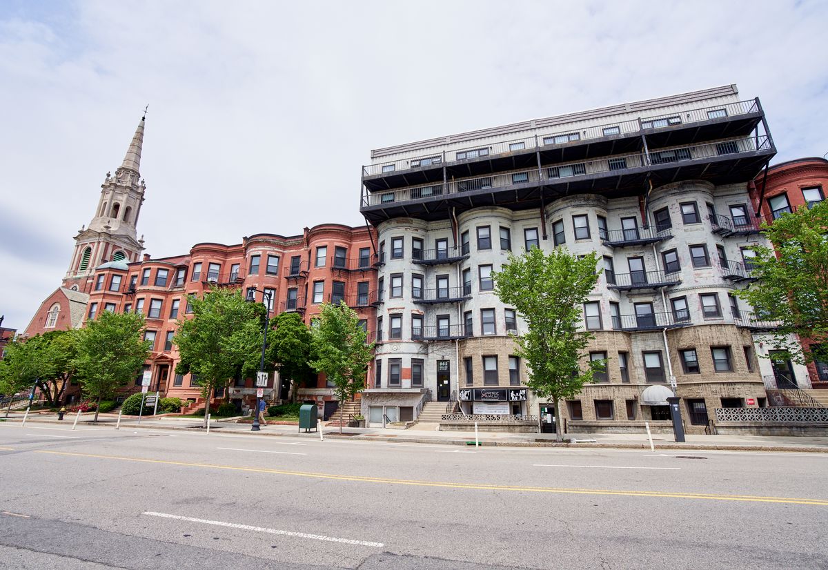 822-908 beacon street